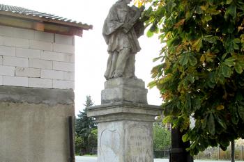 Socha sv. Jana Nepomuckého v Kobylnici v okrese Kutná Hora. (© Pavel Vítek 11/2023)