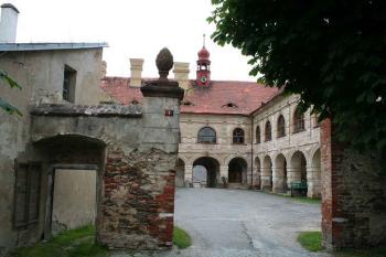 Východní vstup do zámku (© Ivan Grisa, 06/2008)