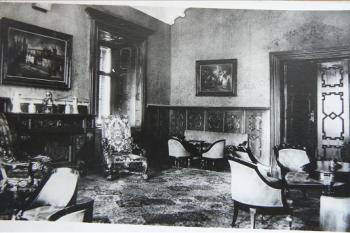Překrásné původní interiéry žinkovského zámku na pohlednici z konce 50. let 20.století. (© anon.)