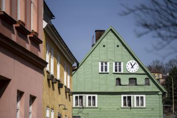 Česká Kamenice-dům s orlojem (© Tereza Havlíčková  03/2024)