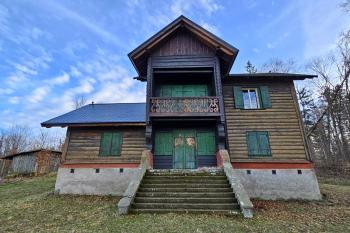 severní průčelí zámečku (© Jan P. Štěpánek  04/2024)