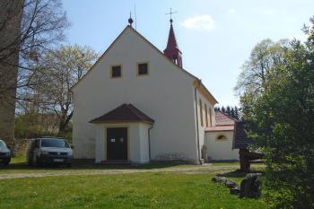 západní průčelí lodě se vstupní předsíňkou (© Jaroslav Špiroch  04/2024)