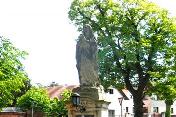 Socha Panny Marie v Němčicích u Velkého Oseka. (© Pavel Vítek 11/2023)