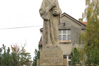 Socha mistra Jana Husa ve Velkém Oseku. (© Pavel Vítek 11/2023)