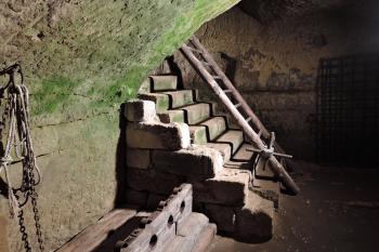 Hrad Kost - mučírna ve spodní části sklepení Vartemberského paláce (© aleshwarrior, 04/2017)