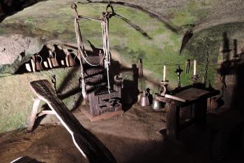 Hrad Kost - mučírna ve spodní části sklepení Vartemberského paláce (© aleshwarrior, 04/2017)