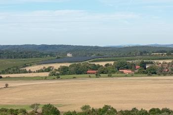 pohled na hrad z ochozu zámku Humprecht (© Jaroslav Špiroch  09/2025)