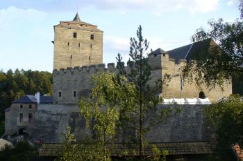 Hrad Kost - pohled od severozápadu (© Pavel Jarý, 24.08.2009)