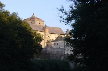 Kost - pohled na hrad od západu  (© Pavel Jarý, 24.08.2009)