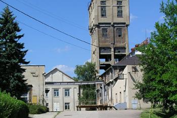 Těžební věž ( © Roman Řezáč 07/2004)