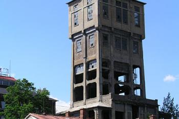 Těžební věž ( © Roman Řezáč 07/2004)