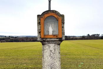 Boží muka u Hradišťka, místní části Veltrub v okrese Kolín. (© Pavel Vítek 11/2023)