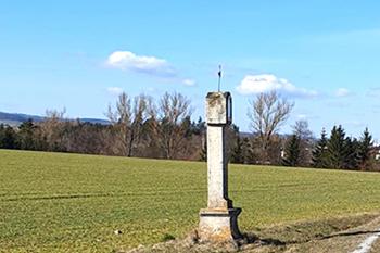 Boží muka u Hradišťka, místní části Veltrub v okrese Kolín. (© Pavel Vítek 11/2023)