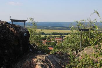 Pohled z Hudlické skály (© Karel Burián  06/2018)