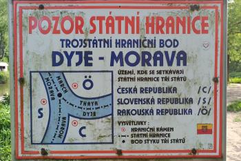 informační panel na české straně (© Yarda Domin  04/2024)