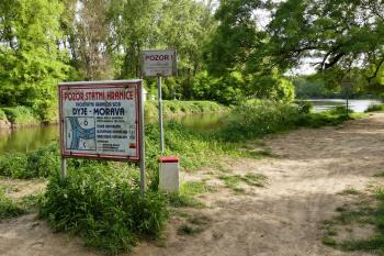informační panel na české straně (© Yarda Domin  05/2024)