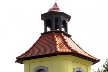 Kaple v Janovicích v Podještědí u hradu Lemberk. (© Pavel Vítek 09/2023)