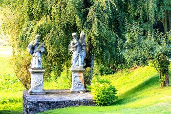 Sochy sv. Jana Nepomuckého a sv. Václava v Knířově, místní části Vysokého Mýta. (© Pavel Vítek 09/2023)