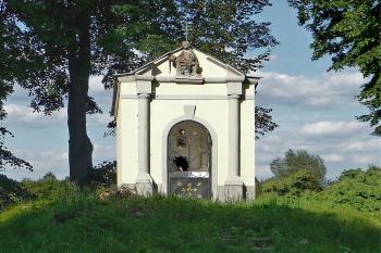 Kaple sv. Jiří u Chotusic u Čáslavi. (© Pavel Vítek 10/2023)