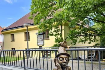 Paní vodníková a starý mlýn s kolem (© Jan P. Štěpánek  05/2024)