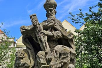 detailní pohled na sousoší Nejsvětější Trojice (© Jan P. Štěpánek  05/2024)