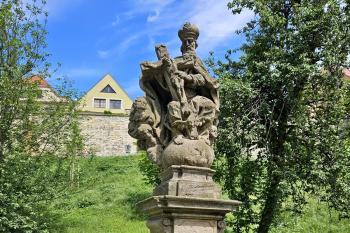 socha Nejsvětější Trojice při městském náhonu pod hradbami (© Jan P. Štěpánek  05/2024)