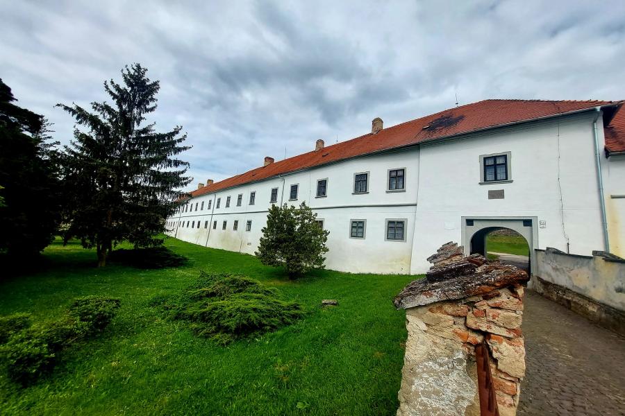 Dobóovský kaštieľ
