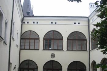 2.vnitřní nádvoří se zasklenými arkádami (© D Dohňanský, 10/2015)