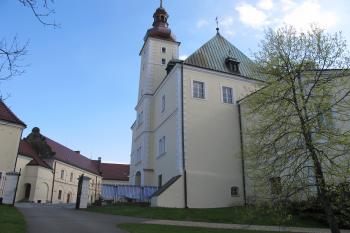 čelní budova vnitřního zámku po rekonstrukci (© D Dohňanský, 05/2017)