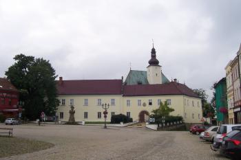 Pohled z náměstí (© Ivo Rozehnal  09/2022)