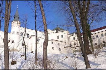 panoramatický pohled na zadní trak komplexu frýdeckého zámku - pohled od jihozápadu ( © Jan P. Štěpánek 01/2006)