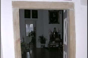 původní kamenné ostění dveří ( © Jan P. Štěpánek 2005)