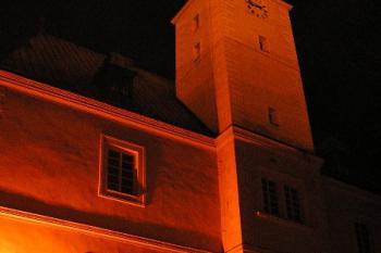 Slavnsotně nasvícený východní palác se vstupní věží. ( © Jan P. Štěpánek 04/2006)