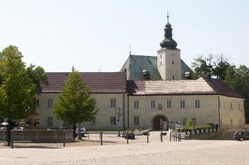Celkový pohled na zámek z náměstí ( © Miroslav BITTER 2005)