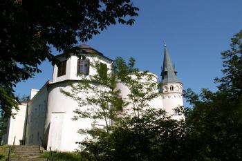 Zámecký gloriet vpravo pak kaple a arkýřová věž. ( © Miroslav BITTER 2005)