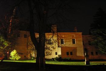 Pohled na noční zámek ze severní strany (© Jan P. Štěpánek, 10/2006)