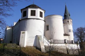 Frýdecký zámek od západu ( © Jan P. Štěpánek 02/2007)