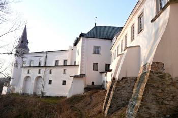 zadní trakty zámku ve Frýdku od jihu ( © Jan P. Štěpánek 04/2010)