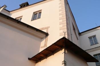 zpevněné nároží původního věžovitého paláce nejstarší stavební fáze frýdeckého hradu ( © Jan P. Štěpánek 04/2010)