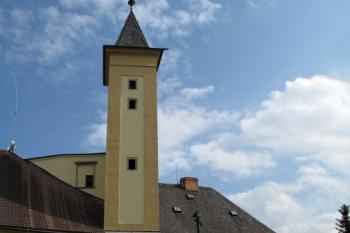 hláska na rozhraní hradu a zámku ( © Jan P. Štěpánek 05/2013)