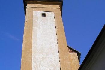 bližší pohled na pozdněgotickou hlásku z prostoru bývalého příkopu starého paláce ( © Ondřej Štěpánek 09/2006)