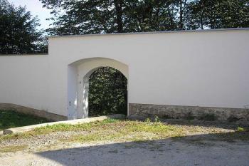 branka v hradbě předzámčí ( © Ondřej Štěpánek 09/2006)