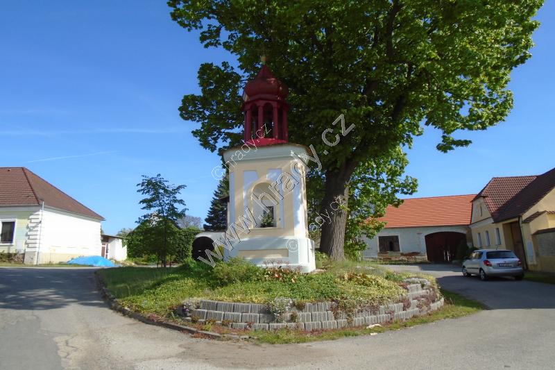 výklenková kaple sv. Antonína se zvoničkou