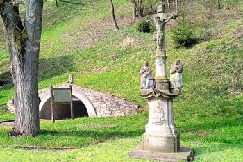 Sousoší Kalvárie v obci Svařeň, součásti Vysokého Mýta. (© Pavel Vítek 09/2023)