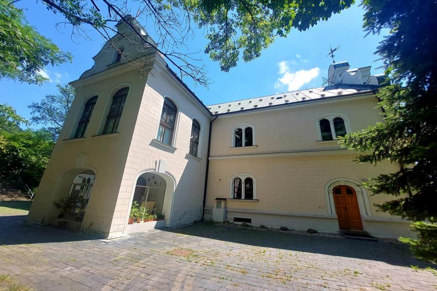 Tihányiovský kaštieľ