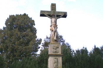 Kříž v obci Tisová v okrese Ustí nad Orlicí. (© Pavel Vítek 09/2023)