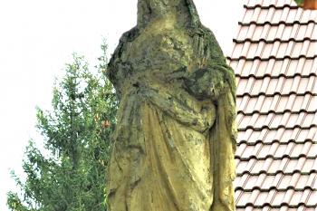 Socha Neposkvrněného srdce Panny Marie v Chotusicích u Čáslavi. (© Pavel Vítek 10/2023)