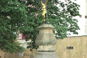 Pamětní kříž rychtáře Slabého v Kralupech nad Vltavou. (© Pavel Vítek  05/2024)