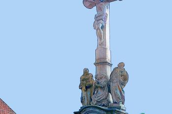 Sloup Kalvárie v Českých Heřmanicích u Ústí nad Orlicí. (© Pavel Vítek 09/2023)
