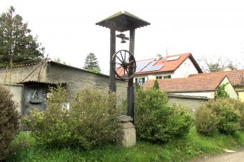 Zvonička v kralupských Mikovicích. (© Pavel Vítek  05/2024)